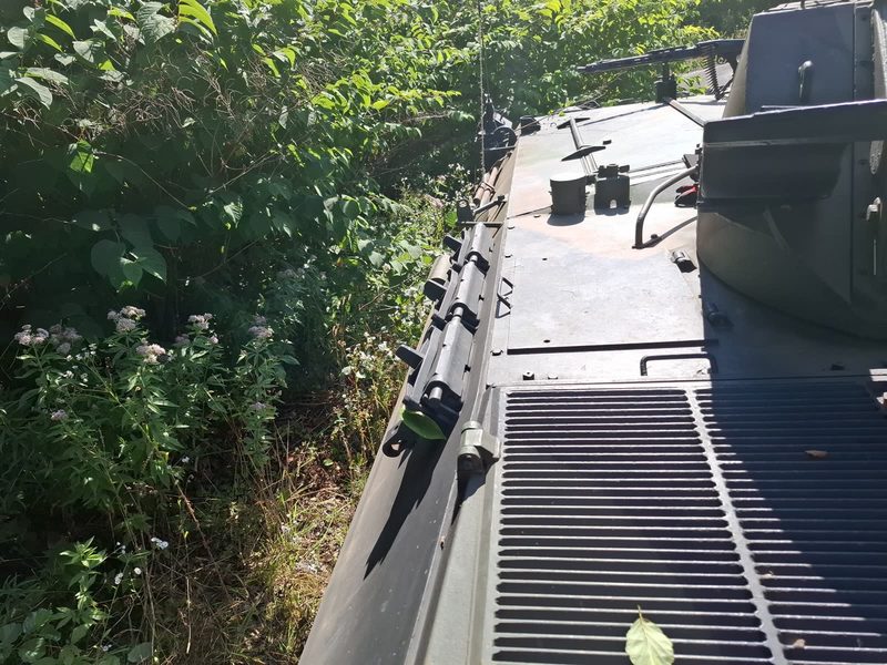 Blick über das Deck des Kettenpanzers
