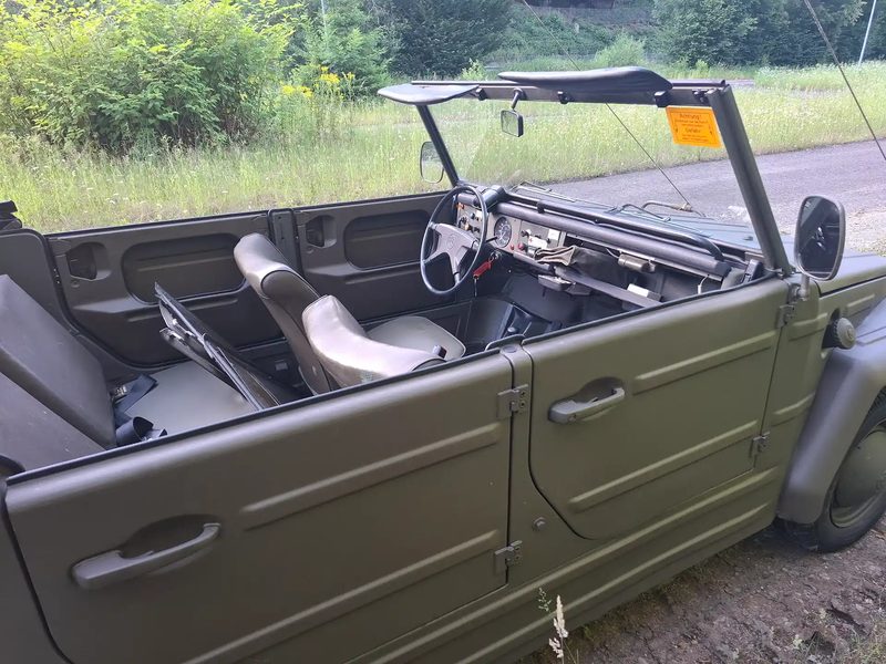 Cockpit des VW 181 Kübelwagens