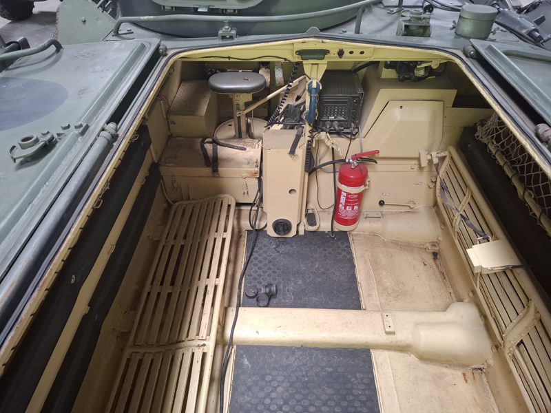Sitzbänke im Kampfraum, Dachklappen geöffnet